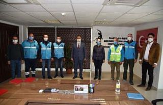 İzmir depremine ışık olan kahramanlara plaket