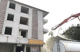 İzmir depreminin ardından Büyükçekmece’de hasarlı...