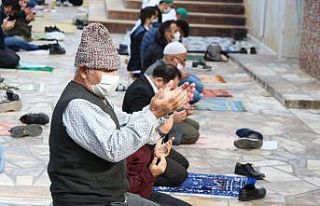 İzmir’de buruk cuma namazı