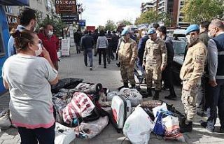 İzmir’de hasarlı binalardan tahliyeler devam ediyor