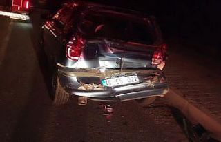 İzmir’de tır ile otomobil çarpıştı: 2 yaralı