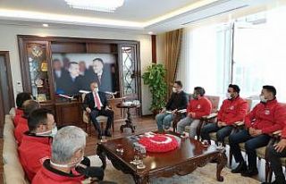 İzmir’deki arama kurtarma çalışmalarından dönen...