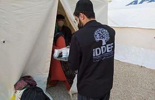 İzmir’deki depremzedelere yemek ikramı