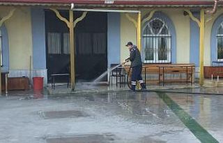 İzmit sokak sokak dezenfekte ediliyor