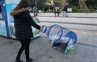 İzmit’te pet şişe kafesleriyle atıkları ekonomiye...