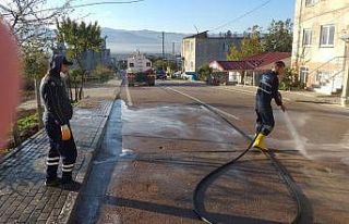 İzmit’te temizlik mesaisi sürüyor