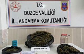 Jandarma ekipleri 4 kilo uyuşturucu yakaladı