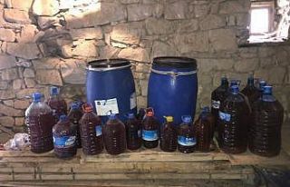 Jandarma ekipleri, kaçak şarap ele geçirdi