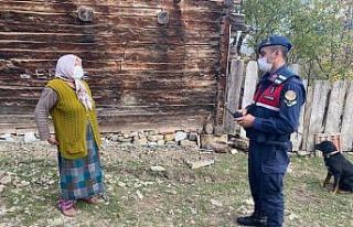 Jandarma vatandaşa devletin şefkat elini uzatıyor
