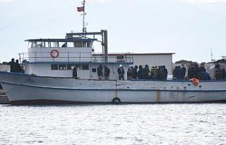 Kaçak göçmen taşıyan gemi kaptanı tutuklandı