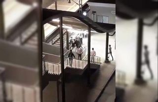Kadın güvenlik görevlisine küfreden şahsa linç...
