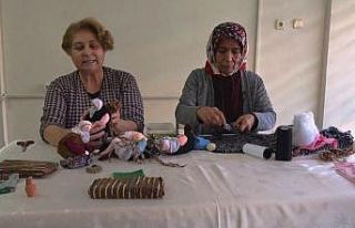 Kadınlar hem para kazanıyor hem de geleneksel kültürü...