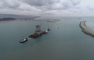 Kanuni Sondaj Gemisi’nin kule platformu Filyos Limanı’nda