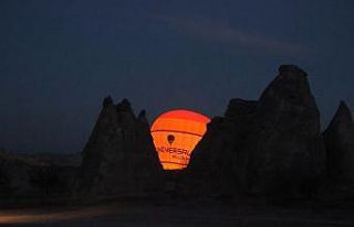 Kapadokya’da balonlar güneşin doğuşu için havalandı