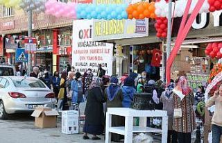 Karabük’te mağaza açılışında korona tehlikesini...