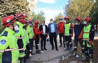 Karalar: "İzmir’de siyaset yok, yaraları...