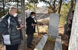 Karaman’da şehit öğretmen mezarı başında anıldı
