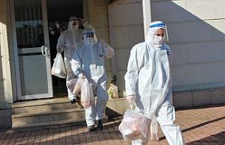 Karantinadaki 750 vatandaşın sıcak yemeği kapısına...