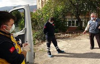 Karantinasının ikinci gününde süt satmaya çıktı