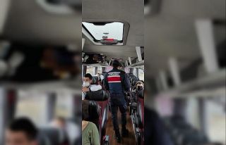 Karantinaya uymayan 1 kişi jandarma uygulama noktasında...