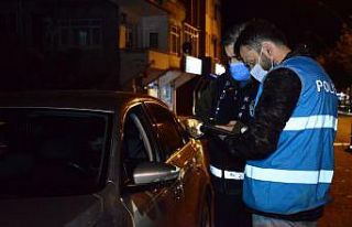 Karasu’da okey oynatan 1 kahvehaneye cezai işlem...