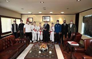 Karate şampiyonlarından Başkan Zolan’a ziyaret