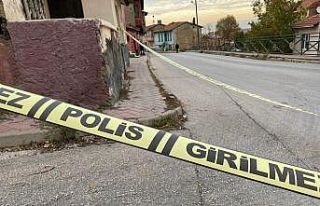 Kardeşi tarafından bıçaklanan abla kurtarılamadı