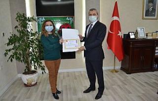 Karesi ’de başarılı öğretmenlere belgeleri...