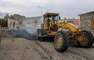 Kars Belediyesi yol çalışmalarını sürdürüyor