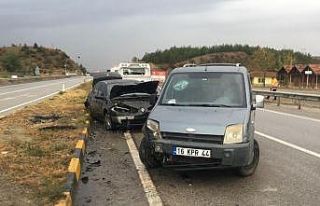 Kastamonu’da kamyonet ile otomobil çarpıştı:...
