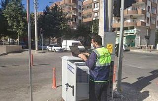 Kavşaklar sinyalizasyon sistemiyle uzaktan takip...