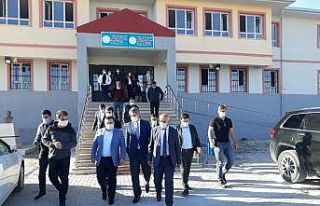 Kaymakam Dinç ve Başkan Ensari’den okul ziyareti