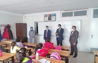 Kaymakam Koç ve Müdür Tunçmen okulları inceledi