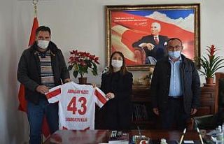 Kaymakam Yazıcı’ya 43 numaralı forma