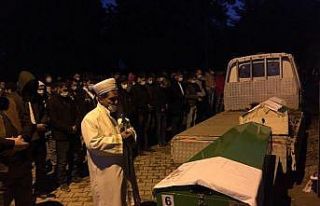 Kaza kurbanı iki genç gözyaşları arasında toprağa...