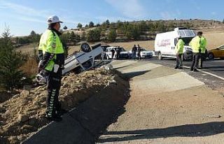 Kazada ağır yaralanan yaşlı sürücü hastanede...