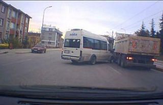 Kazadan kıl payı kurtulma anı araç kamerasında