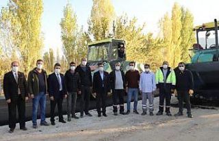 Kemah yolunda sıcak asfalt çalışmalarına başlanıldı