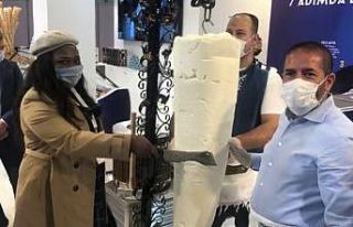 Kervancıoğlu’ndan fuarda dondurma şov