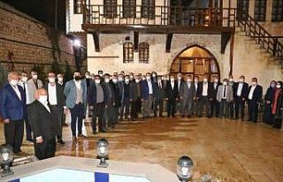 Kılınç, AK Parti merkez ilçe yönetimiyle bir...