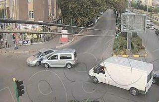 Kırıkkale’de dikkatsiz sürücülerin kaza anı...