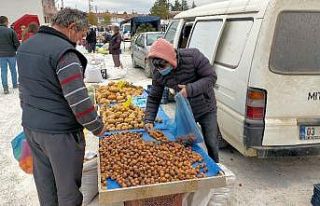 Kırka pazarında muşmula bereketi