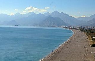 Kısıtlama öncesi dünyaca ünlü sahil turistlere...