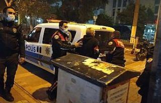 Kısıtlama saatinde maskesiz sokakta gezen şahsa...