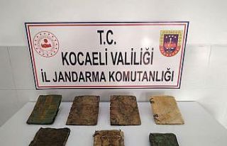 Kocaeli’de 7 adet tarihi İncil ve Tevrat ele geçirildi:...