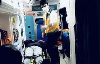 Kontrolden çıkan otomobil TIR’a yandan çarpıp...