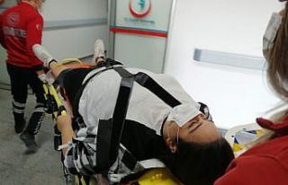 Kontrolden çıkıp takla atan otomobilde 5 kişi...