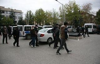 Korona tedbirlerini hiçe sayıp asker eğlencesi...