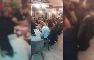 Korona virüs tedbirlerine uymadılar...Toplu yemeğe...