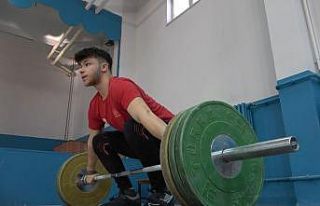Korona virüse rağmen yılmayıp azmetti, dünya...
